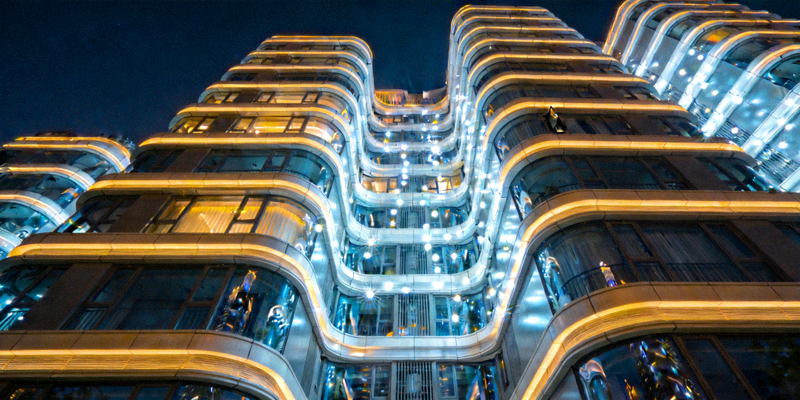 上海某高端住宅小区智能照明项目实景 - 夜间建筑外立面灯光效果