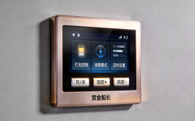 赏金船长智能开关面板产品 - 触摸屏与物理按键结合